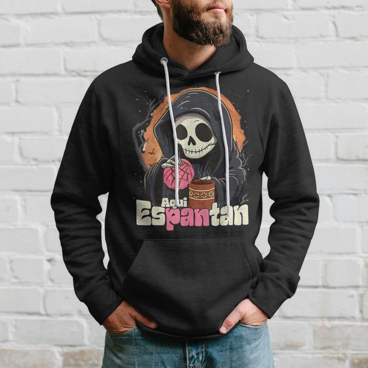 Aqui Espantan Dia De Muertos Spanish Halloween Hoodie Gifts for Him