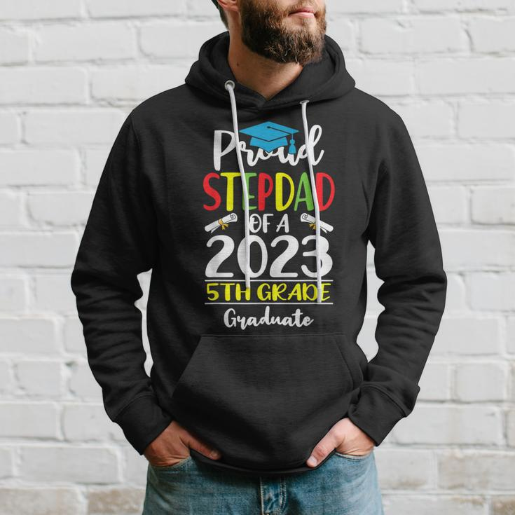 Funny Proud Stepdad Of A Class Of 2023 5Th Grade Graduate Hoodie Gifts for Him