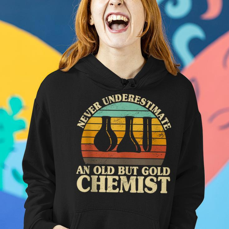 Never Underestimate An Old Chemist Nerdy Chemistry Teacher Women Hoodie Gifts for Her