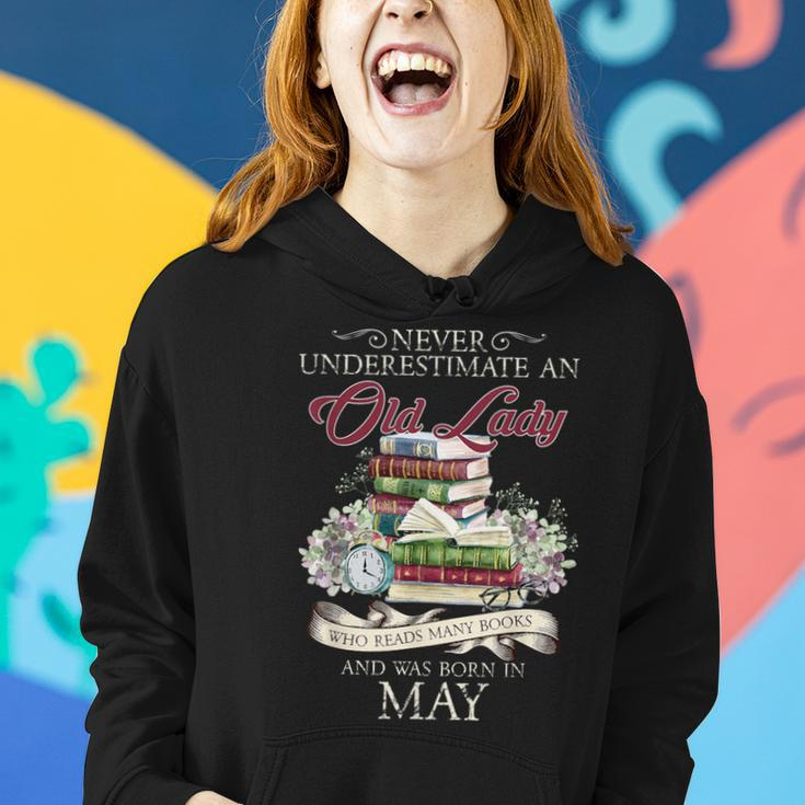 Never Underestimate An Old Lady Reads Many Books And Was Bor Women Hoodie Gifts for Her