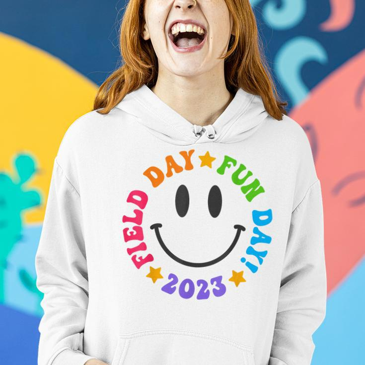 Field Day Fun Day 2023 Groovy Smile Face Funny Teacher Kids Women Hoodie Gifts for Her