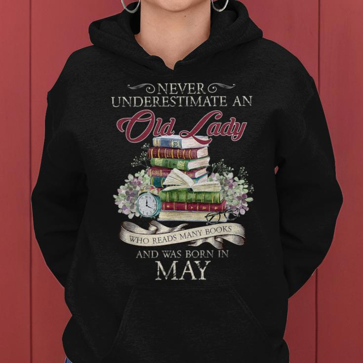 Never Underestimate An Old Lady Reads Many Books And Was Bor Women Hoodie