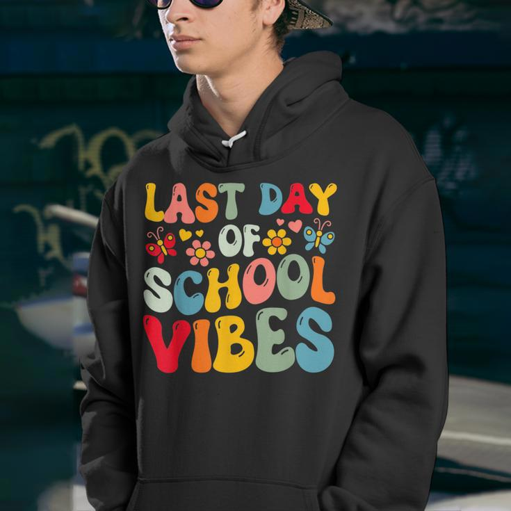 Last Day Of School Vibes Retro Vintage Teacher Graduation Gifts For Teacher Funny Gifts Youth Hoodie