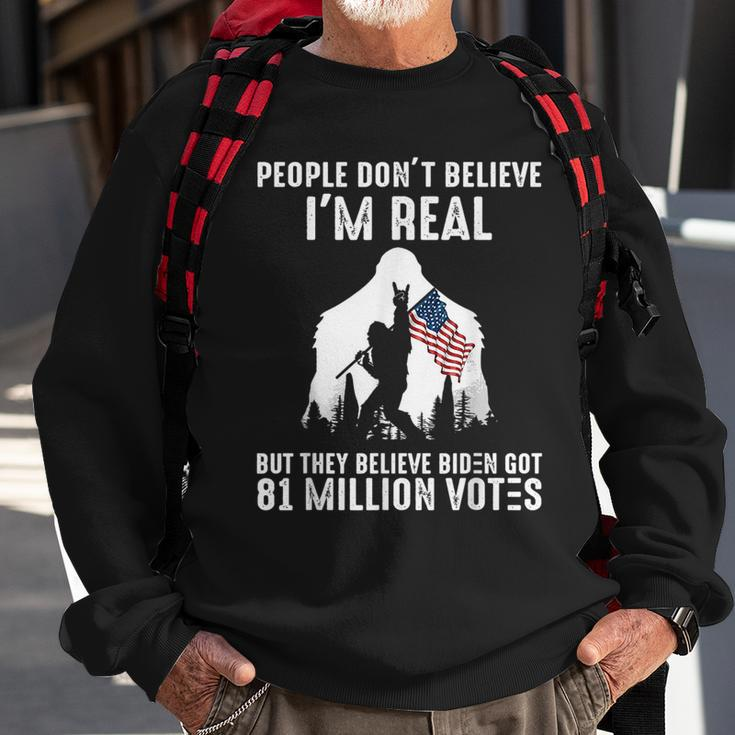 Bigfoot They Believe Bïden Got 81 Million Votes Sweatshirt Gifts for Old Men