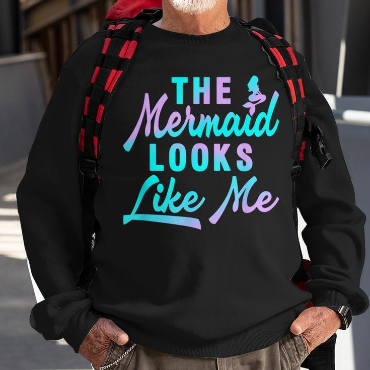 Funny The Mermaid Looks Like Me Quote Sweatshirt Gifts for Old Men