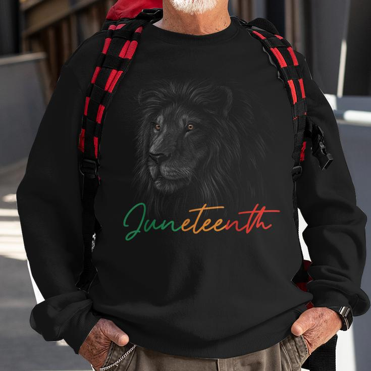 Junenth Black King Melanin Dad Fathers Day Men Lion Leo Sweatshirt Gifts for Old Men