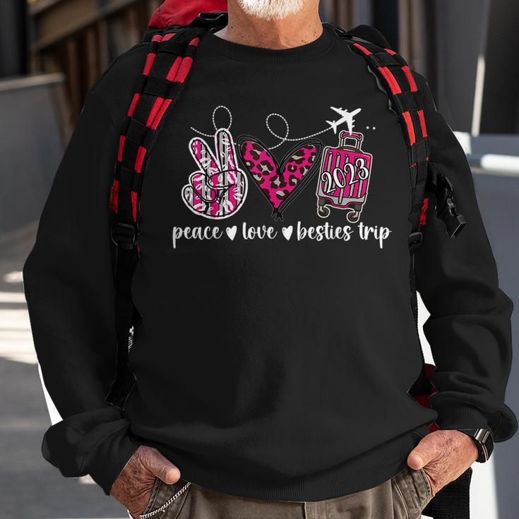 Love Besties Trip 2023 Best Friend Vacation Besties Travel Sweatshirt Gifts for Old Men