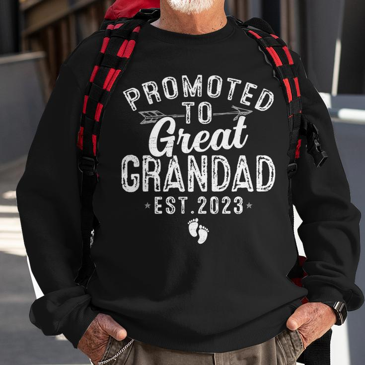 Promoted To Great Grandad Est 2023 Daddy Fathers Day Daddy Funny Gifts Sweatshirt Gifts for Old Men