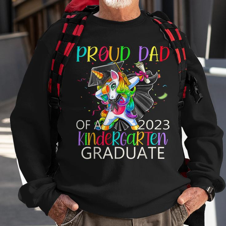 Proud Dad Of A 2023 Kindergarten Graduate Unicorn Dabbing Sweatshirt Gifts for Old Men
