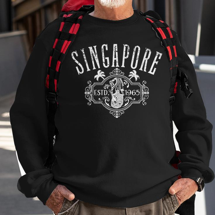 Singapore Merlion Vintage Distressed Style Souvenir Sweatshirt Gifts for Old Men