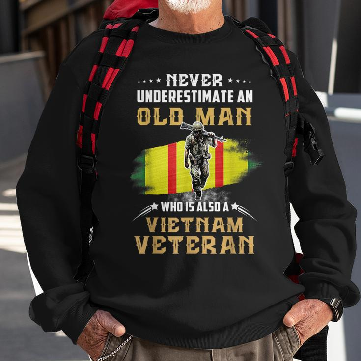 Never Underestimate An Old Vietnam Veteran Veteran Day Xmas Sweatshirt Gifts for Old Men