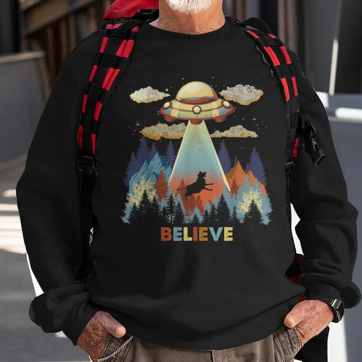 Vintage Cow Alien Abduction Area 51 Funny Ufo Alien Sweatshirt Gifts for Old Men