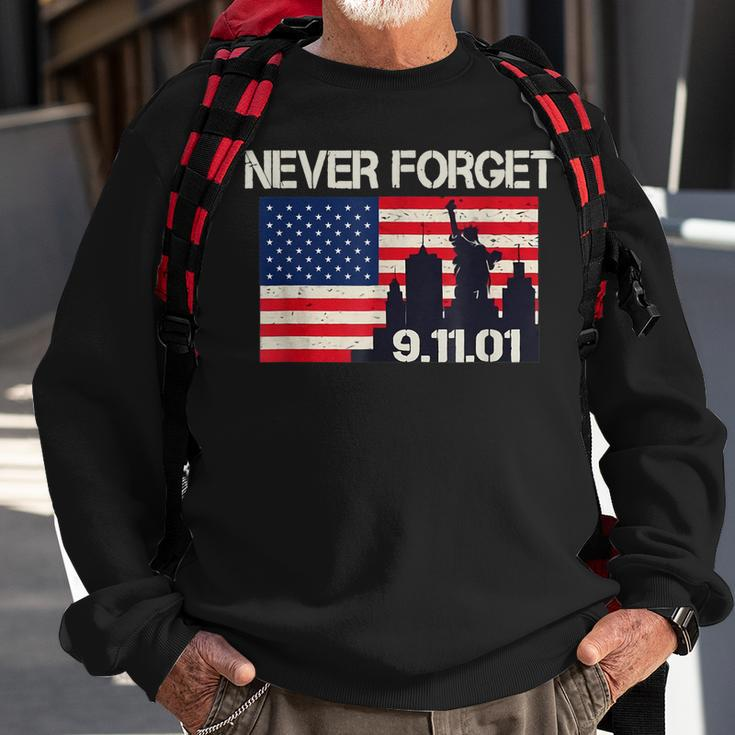 Vintage Design American Flag Never Forget Patriotic 911 Sweatshirt Gifts for Old Men