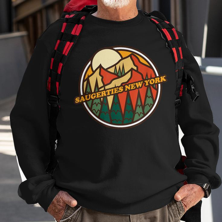 Vintage Saugerties New York Mountain Hiking Souvenir Print Sweatshirt Gifts for Old Men