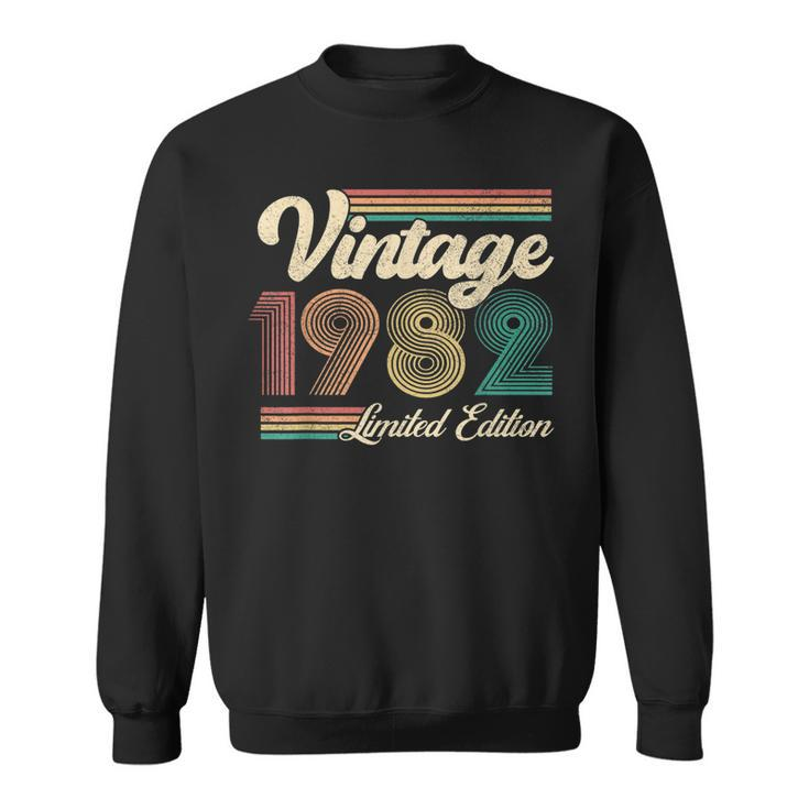 40 Year Old Gifts Born In 1982 Vintage 40Th Birthday Retro  Sweatshirt