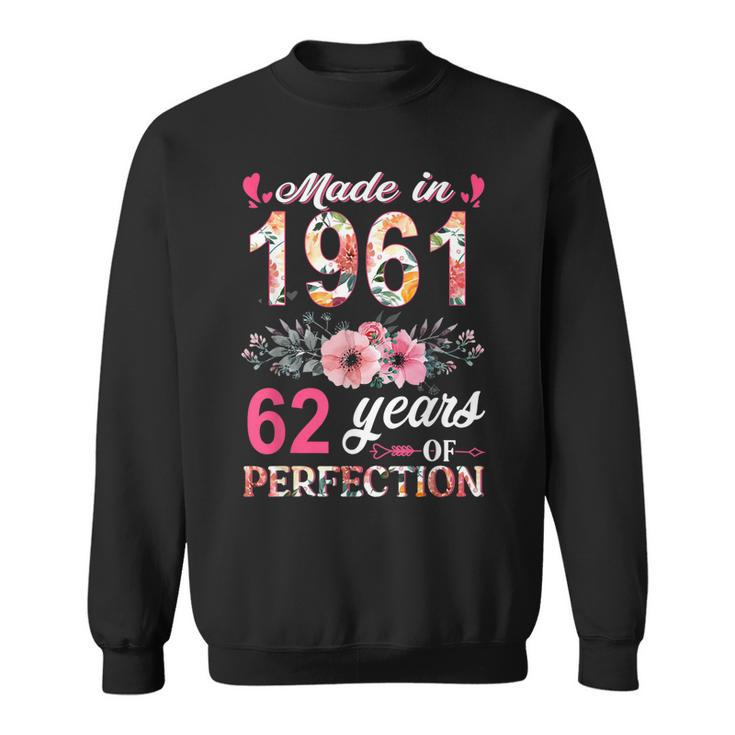 Made In 1961 Floral 62 Year Old 62Th Birthday Gifts Women Sweatshirt