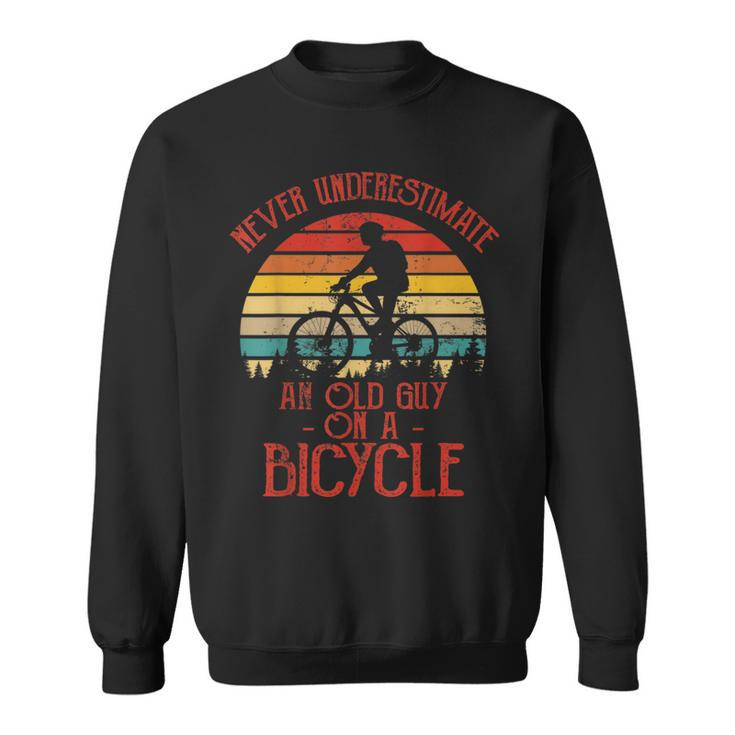 Vintage Never Underestimate An Old Guy On A Bicycle Biker Gift For Mens Sweatshirt
