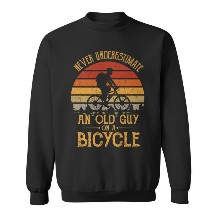 Vintage Never Underestimate An Old Guy On A Bicycle Cycling Gift For Mens Sweatshirt