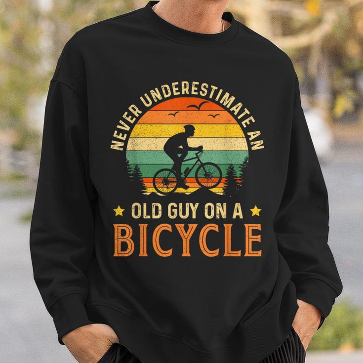Bike Vintage Never Underestimate An Old Guy On A Bicycle Sweatshirt Gifts for Him