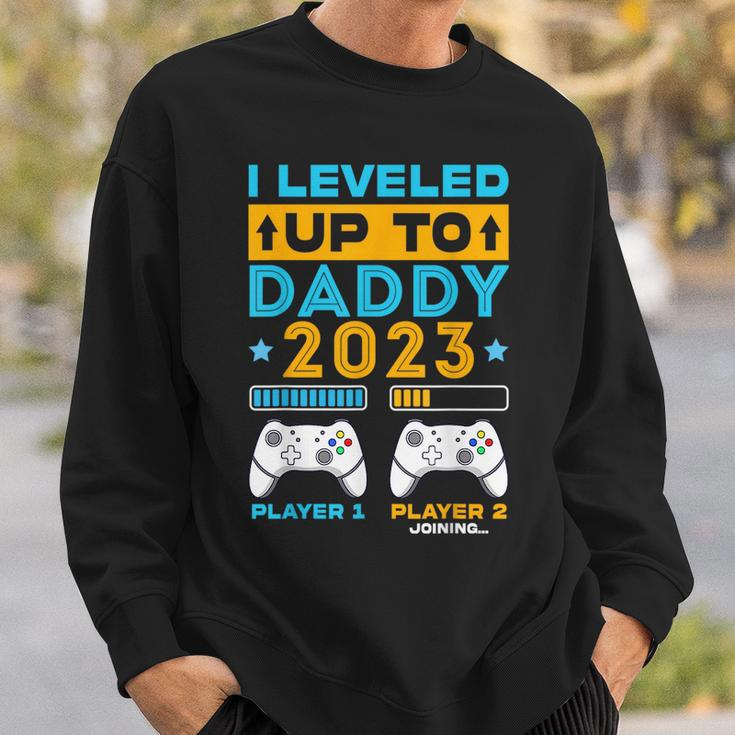 I Leveled Up To Daddy 2023 Soon To Be Dad Fathers Day Dad Sweatshirt Gifts for Him