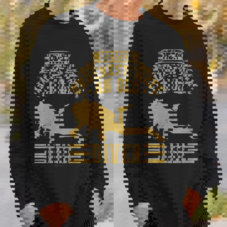Never Underestimate An Old Diver Scuba Diving Diver Sweatshirt Gifts for Him