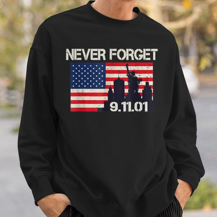 Vintage Design American Flag Never Forget Patriotic 911 Sweatshirt Gifts for Him