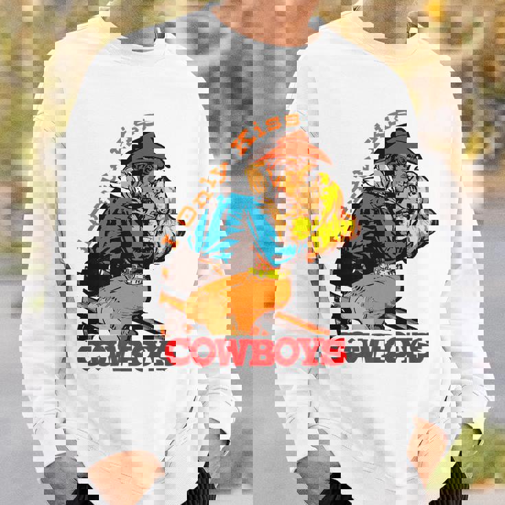 I Only Kiss Cowboys Vintage Western Cowgirl Sweatshirt Gifts for Him