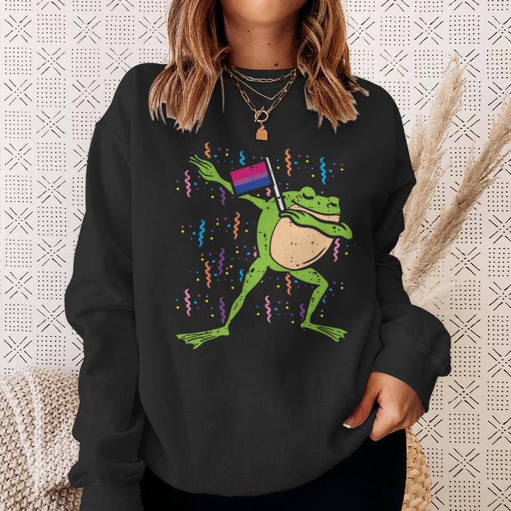 Bisexual Flag Frog Dab Lgbt Bi Pride Stuff Animal Sweatshirt Gifts for Her