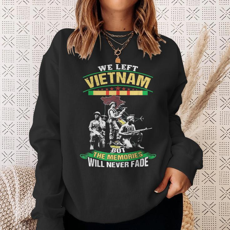 Classic War Veteran Us Flag Slodier Combat Boot Vietnam Army Sweatshirt Gifts for Her