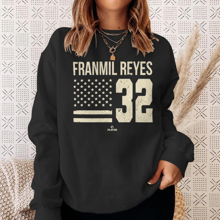 Franmil Reyes Vintage Flag Mlbpa Cleveland Patriotic La Mole Sweatshirt Gifts for Her