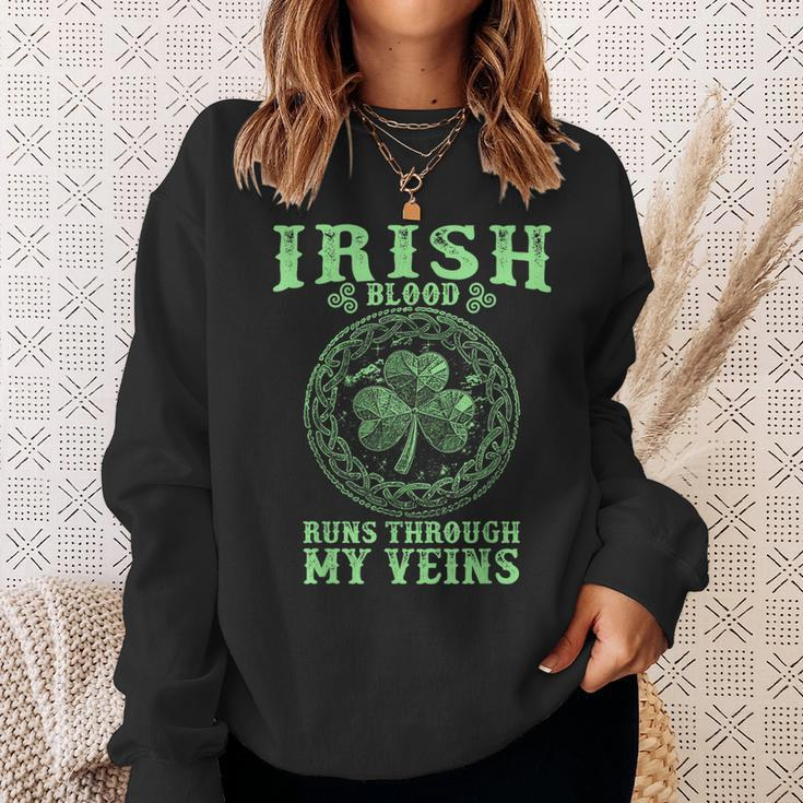 Irish Blood Runs Through My Veins And St Patrick´S Day Sweatshirt Gifts for Her