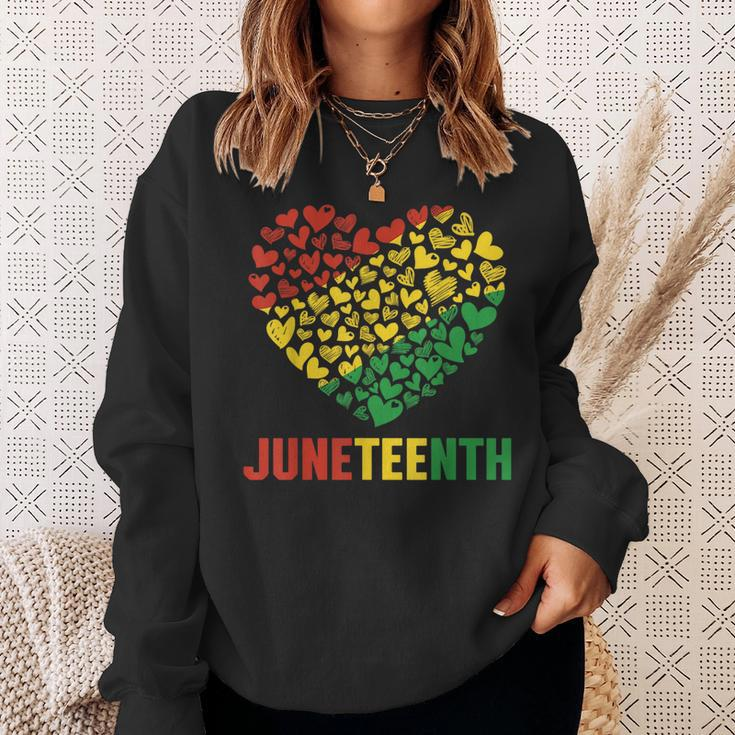 Junenth 1865 Heart Fist Celebrating Black Freedom African Sweatshirt Gifts for Her