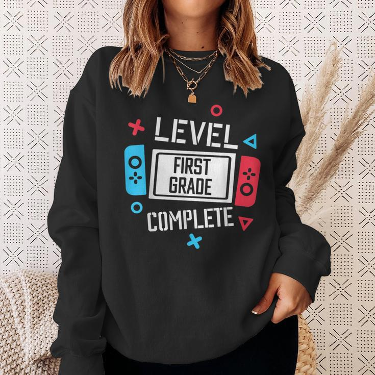 Level 1St Grade Complete Video Game Happy Last Day Of School Sweatshirt Gifts for Her