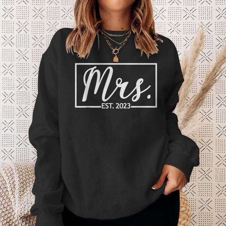 Mrs Est 2023 Married Wife Husband Mr Matching Wedding Sweatshirt Gifts for Her