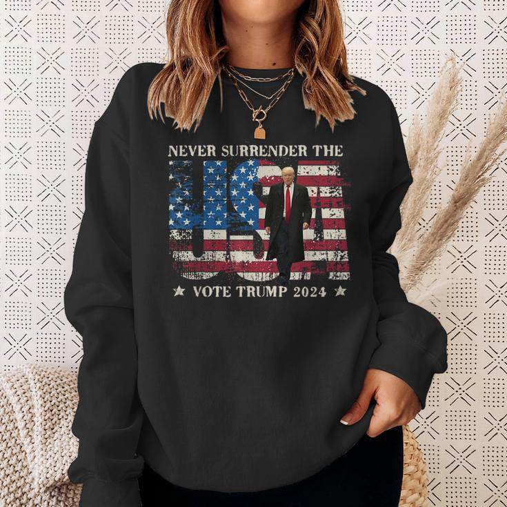 Never Surrender The Usa Grunge Vote Trump 2024 Sweatshirt Gifts for Her