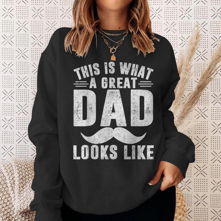 This Is What Great Dad Looks Like Fathers Day Sweatshirt Gifts for Her