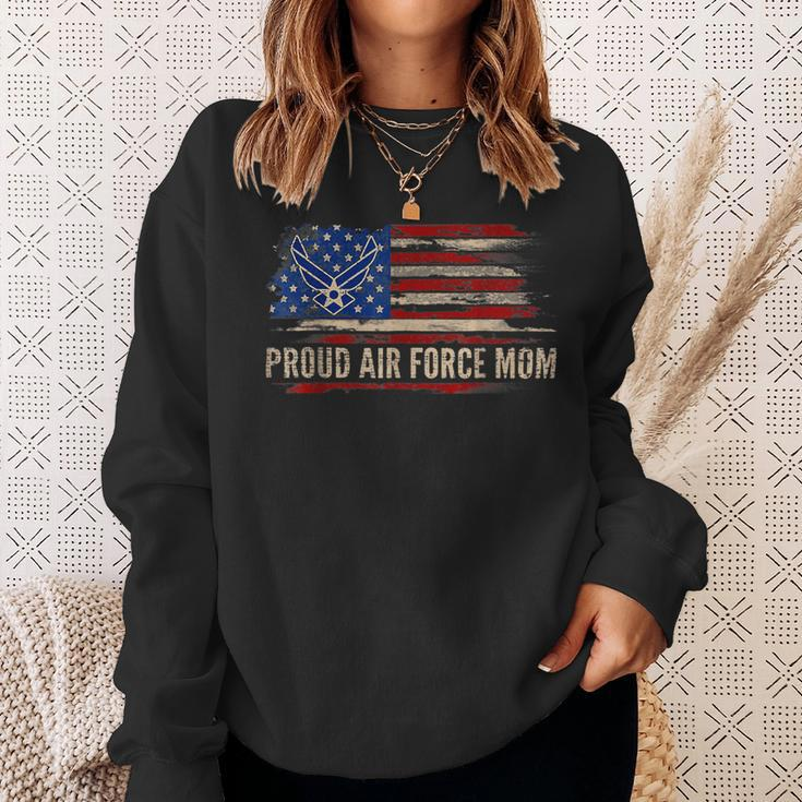 Veteran Vets Vintage Proud Air Force Mom American Flag Veteran Gift Veterans Sweatshirt Gifts for Her