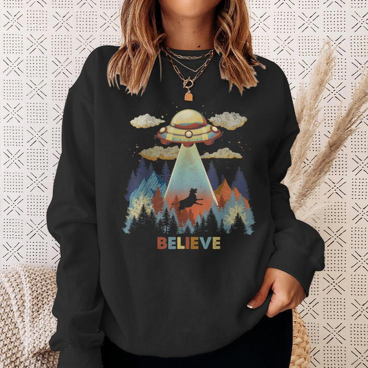 Vintage Cow Alien Abduction Area 51 Funny Ufo Alien Sweatshirt Gifts for Her