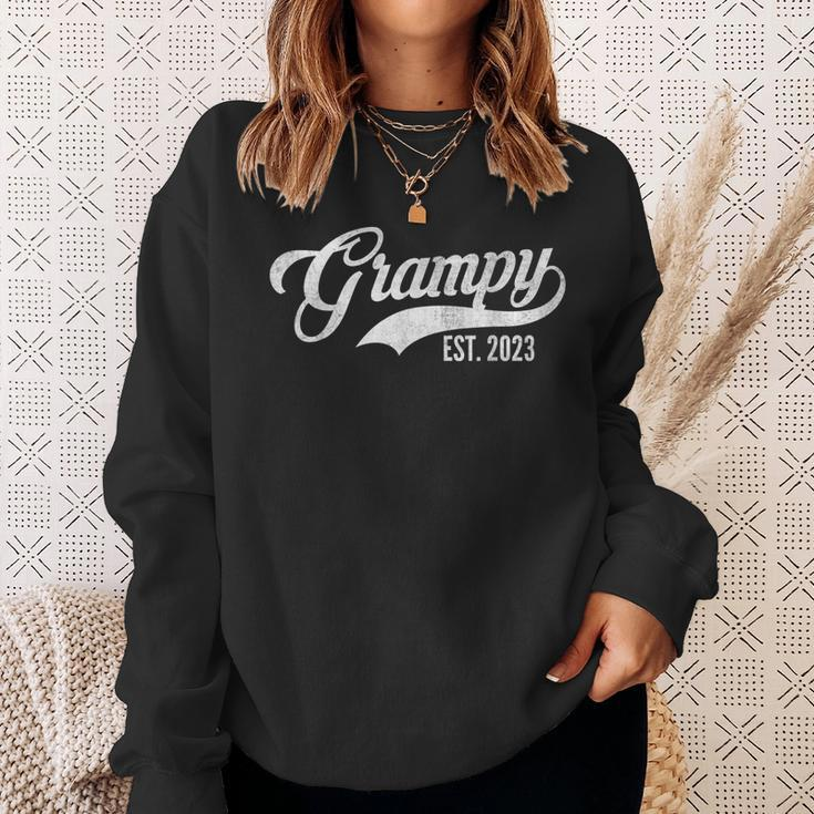 Vintage Grampy Est 2023 First Time Grandpa Fathers Day Gift Gift For Mens Sweatshirt Gifts for Her