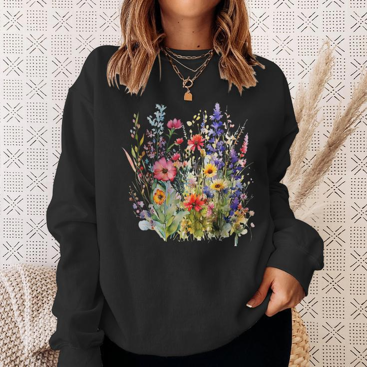 Vintage Nature Lover Botanical Floral Aesthetic Wildflowers Sweatshirt Gifts for Her