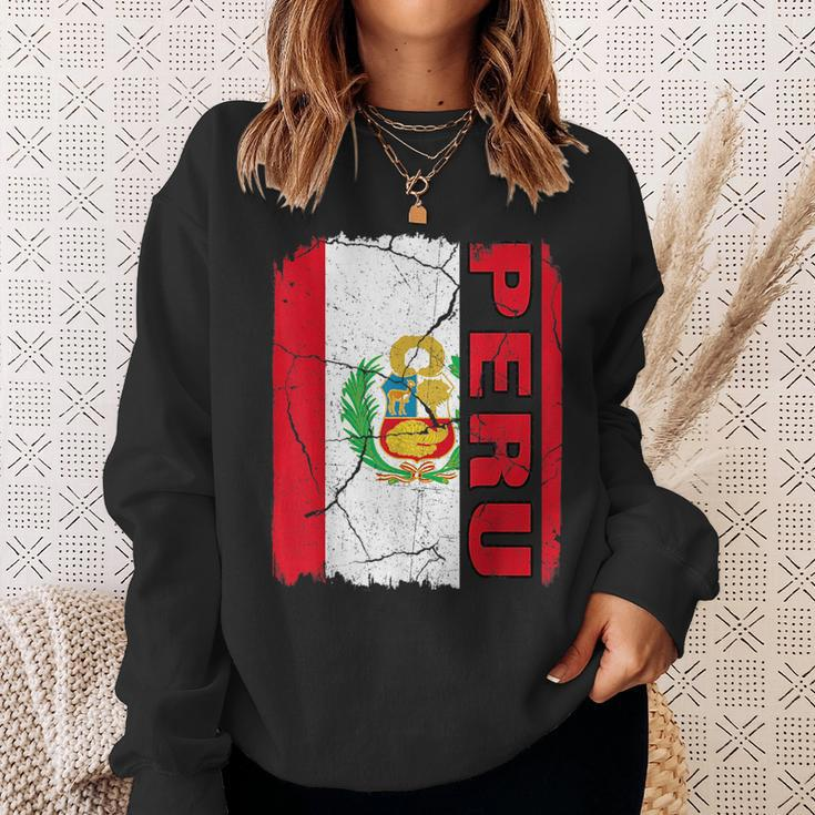 Vintage Peruvian Flag Peru Pride Roots Heritage Gift Sweatshirt Gifts for Her