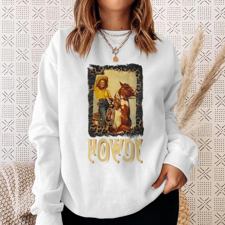 Howdy Vintage Rustic Rodeo Western Southern Cowgirl Portrait Gift For Womens Sweatshirt Gifts for Her