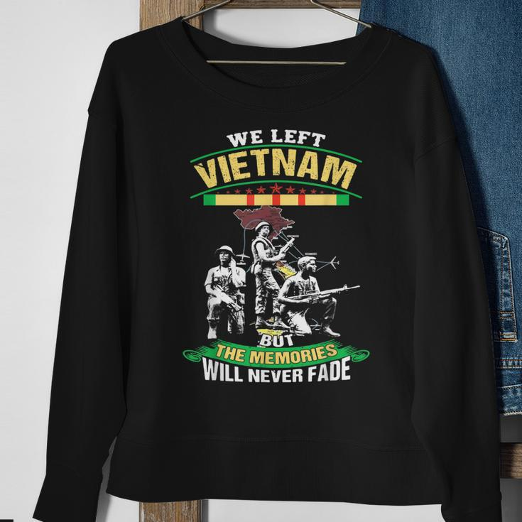 Classic War Veteran Us Flag Slodier Combat Boot Vietnam Army Sweatshirt Gifts for Old Women