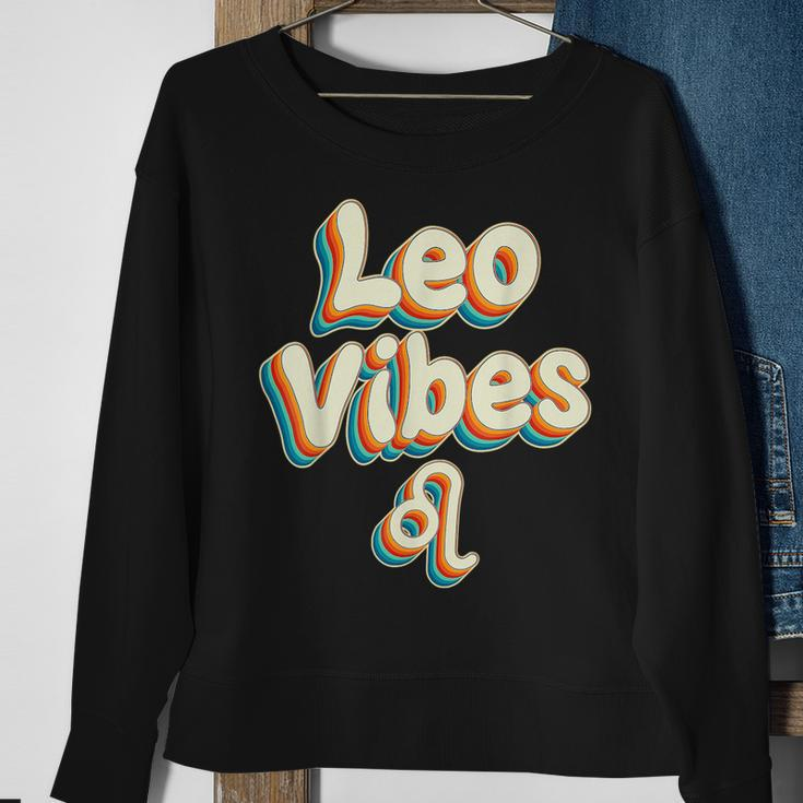 Cute Retro Leo Vibes Funny Leo Zodiac Birthday Decorations Sweatshirt Gifts for Old Women