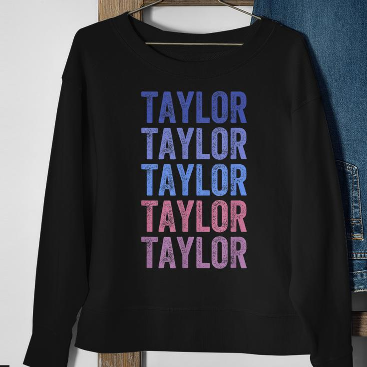Funny Retro Repeated Text Design First Name Taylor Sweatshirt Gifts for Old Women