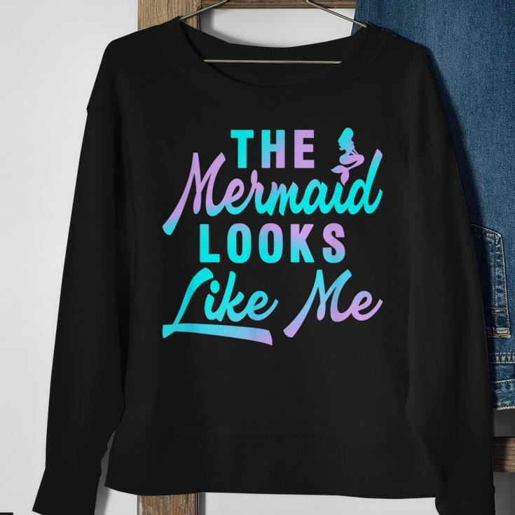 Funny The Mermaid Looks Like Me Quote Sweatshirt Gifts for Old Women