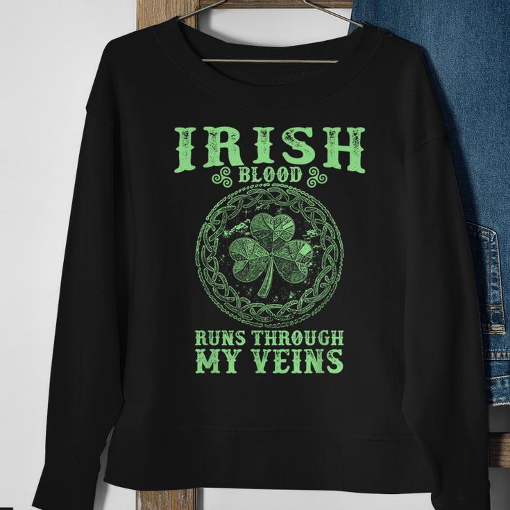 Irish Blood Runs Through My Veins And St Patrick´S Day Sweatshirt Gifts for Old Women