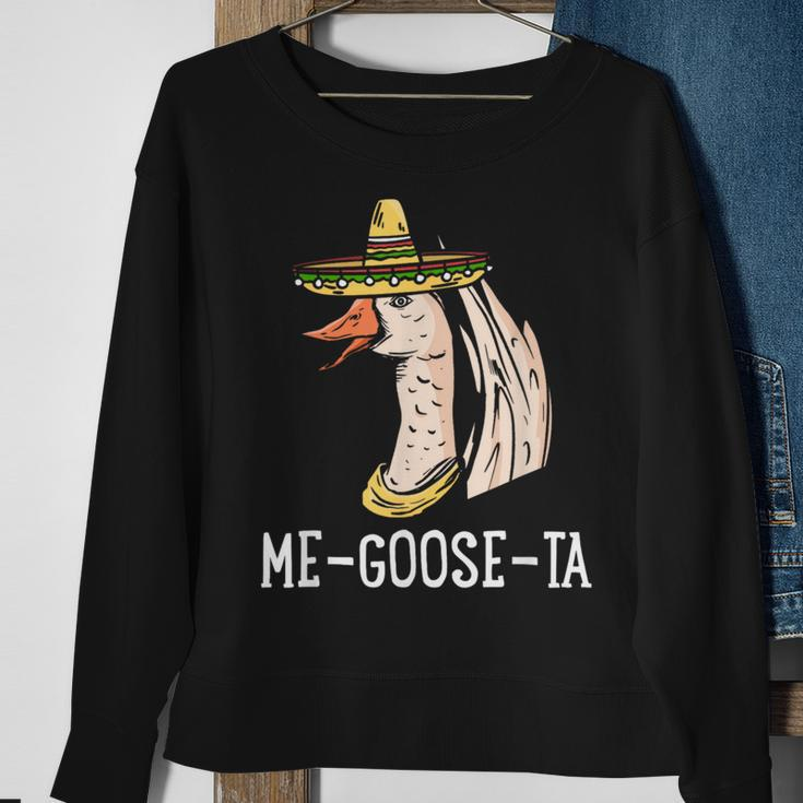 Me Goose-Ta | Spanish Goose Pun | Funny Mexican Sweatshirt Gifts for Old Women