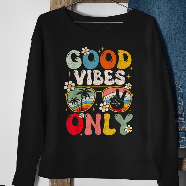Retro Good Vibes Only Summer Family Vacation Hawaii Beach Sweatshirt Gifts for Old Women