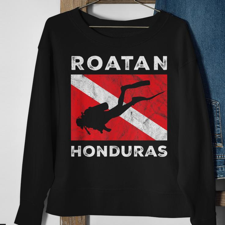 Retro Roatan Honduras Scuba Dive Vintage Dive Flag Diving Sweatshirt Gifts for Old Women